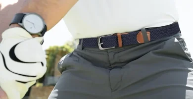 Cinturón de golf en España con ajuste cómodo y diseño elegante para mayor estabilidad en el juego.
